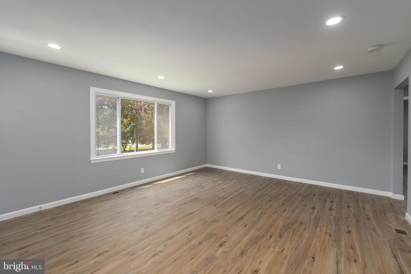 1101 Broadview Blvd N Property Photo 3