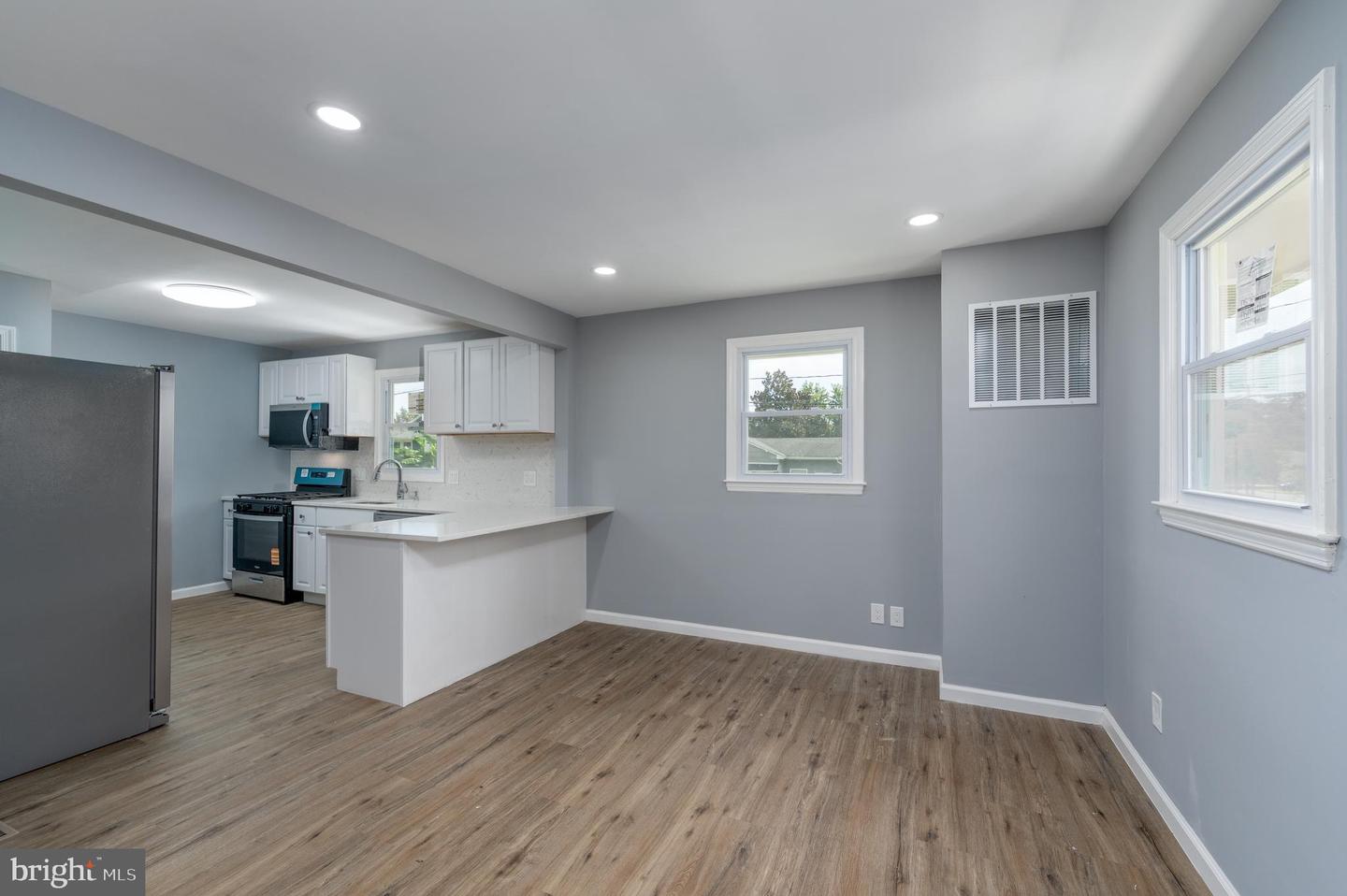 1101 Broadview Blvd N Property Photo 6