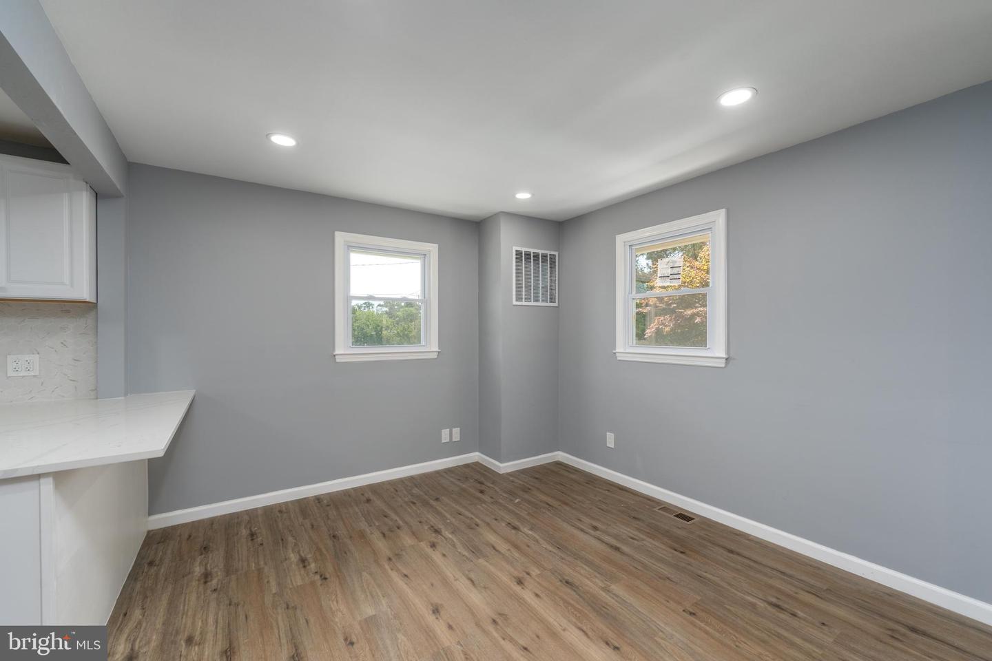 1101 Broadview Blvd N Property Photo 8