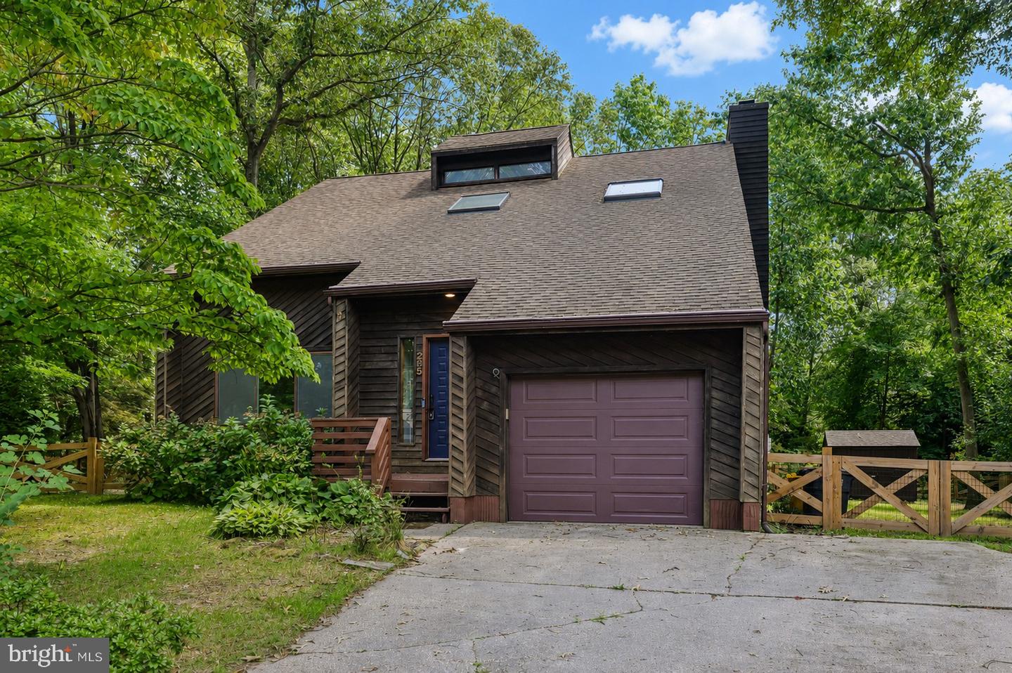 285 MICHENER CT E