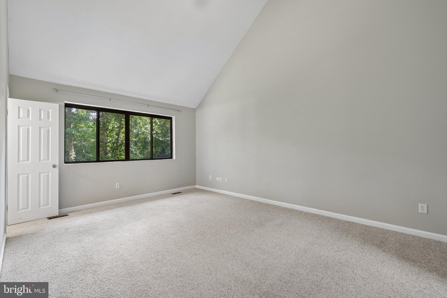 285 Michener Ct E Property Photo 5