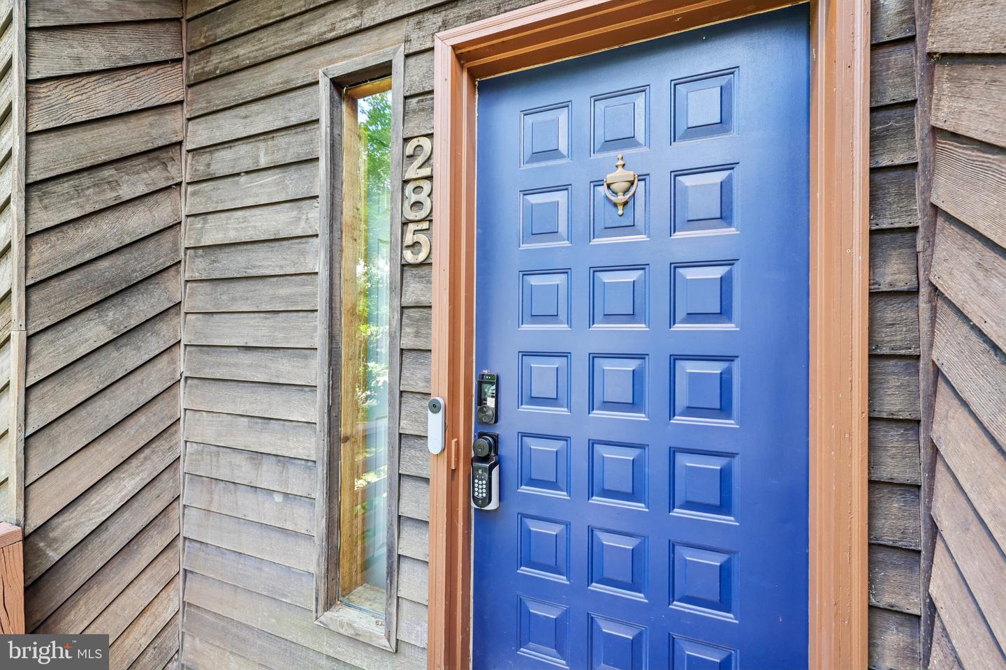 285 Michener Ct E Property Photo 8