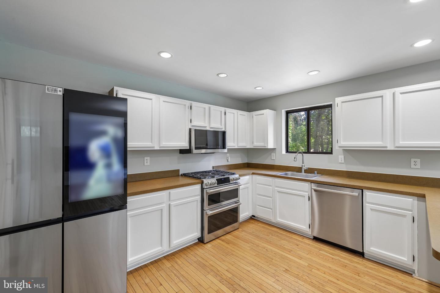 285 Michener Ct E Property Photo 23