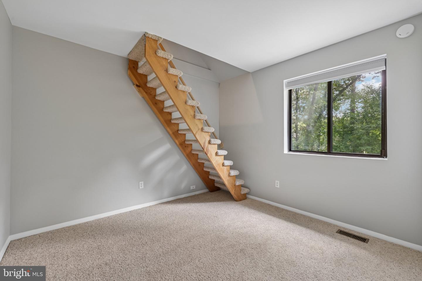 285 Michener Ct E Property Photo 43