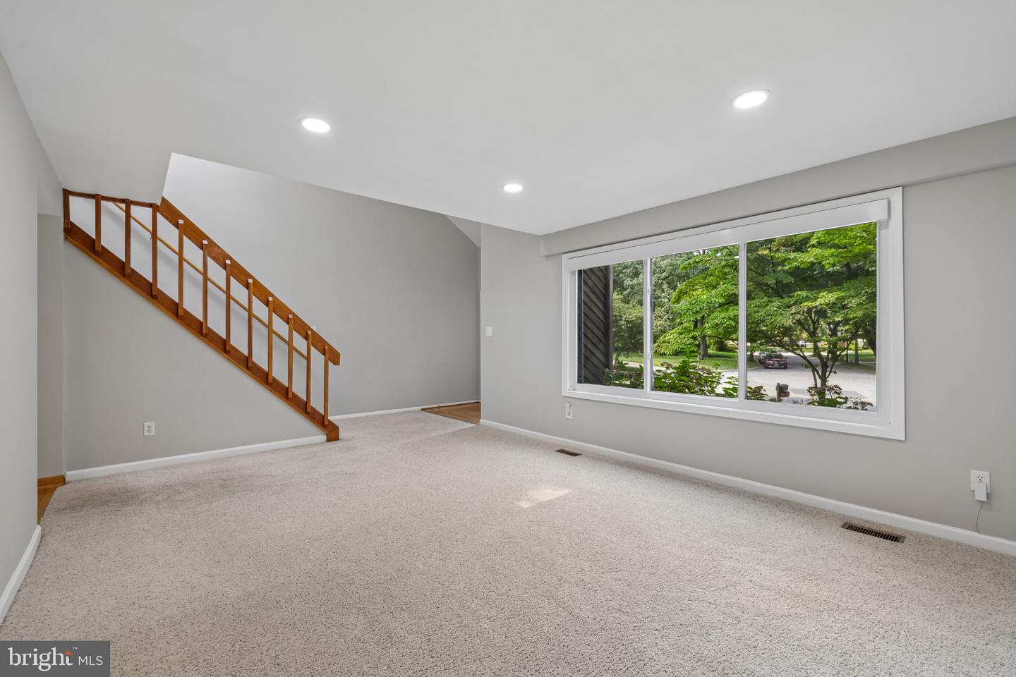 285 Michener Ct E Property Photo 55