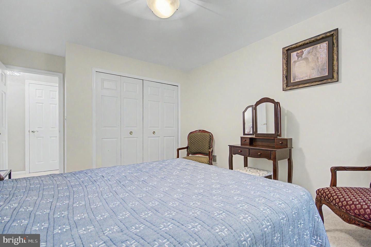 402 Fair Hill Ct Property Photo 43