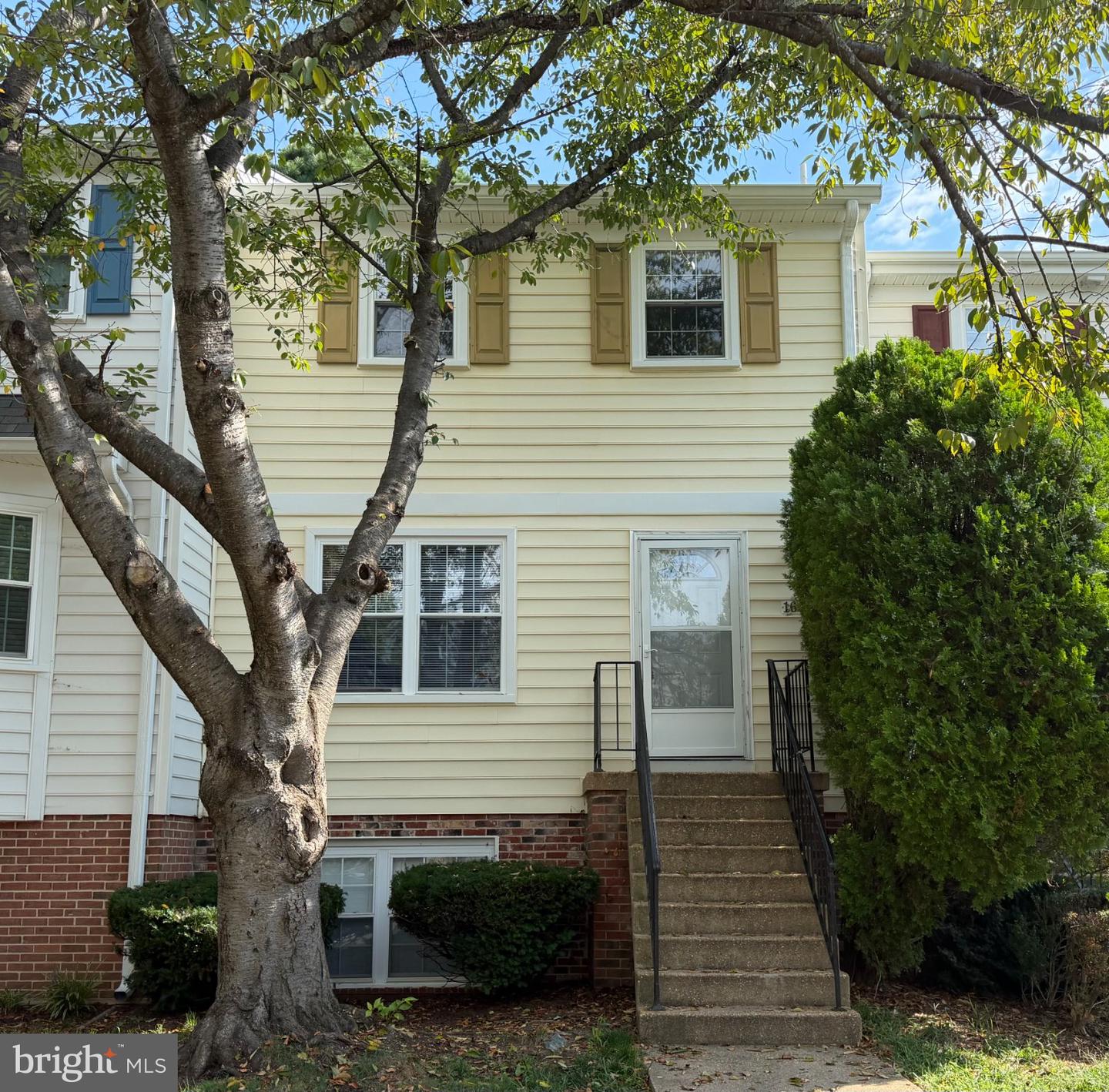 1602 W Bancroft Ln Property Photo 1