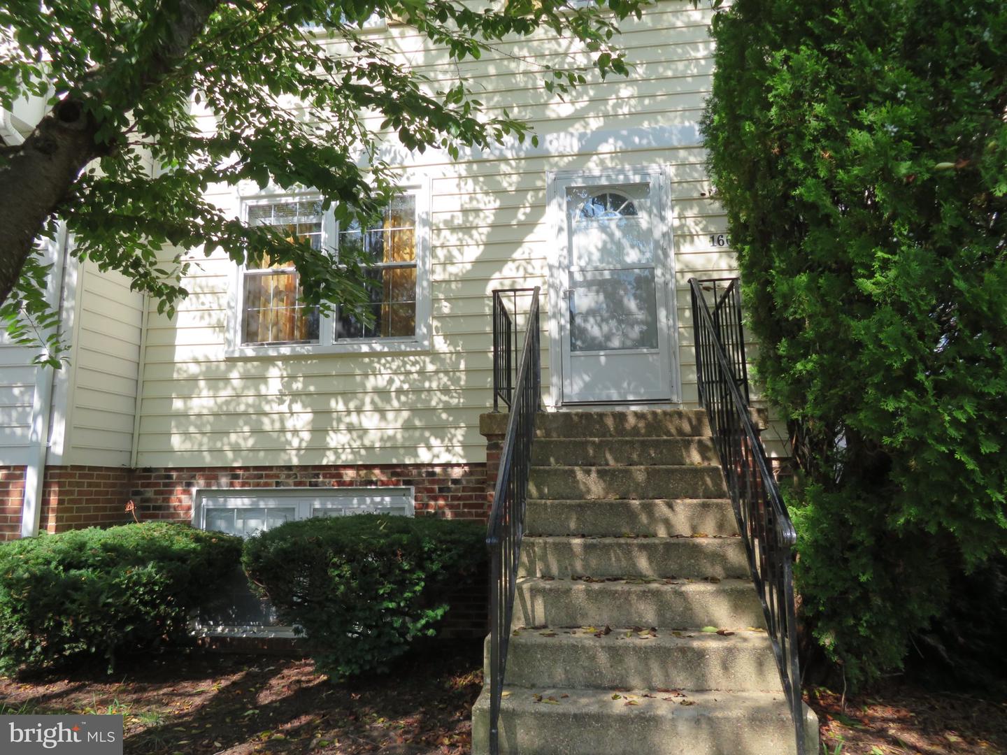 1602 W Bancroft Ln Property Photo 6