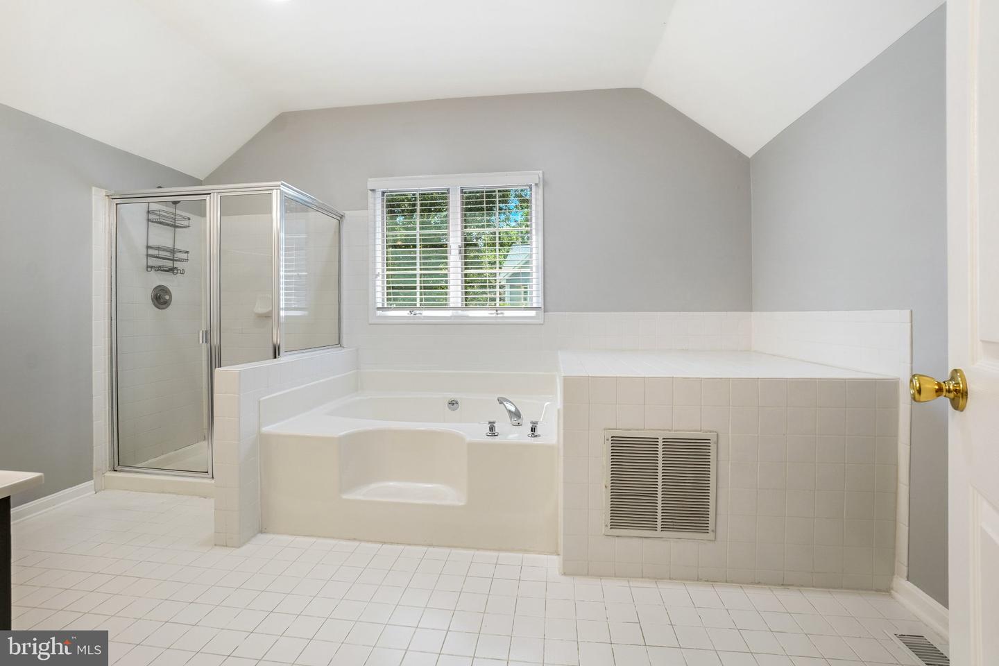 MDAA2155684 Property Photo 35