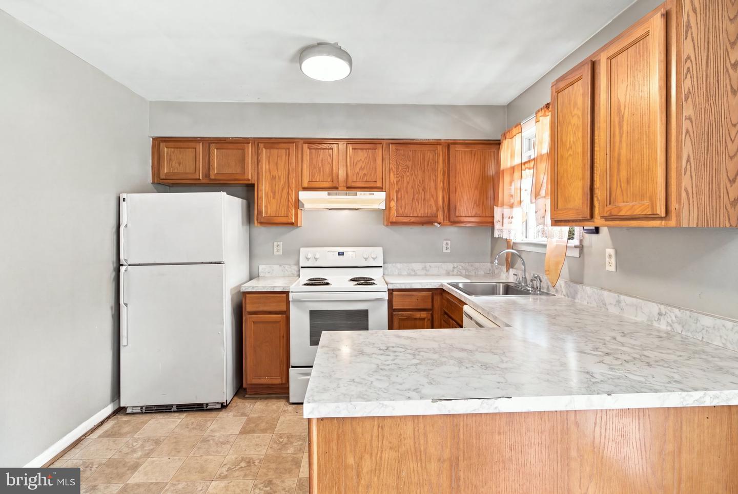 940 Hammonds Ln Property Photo 10