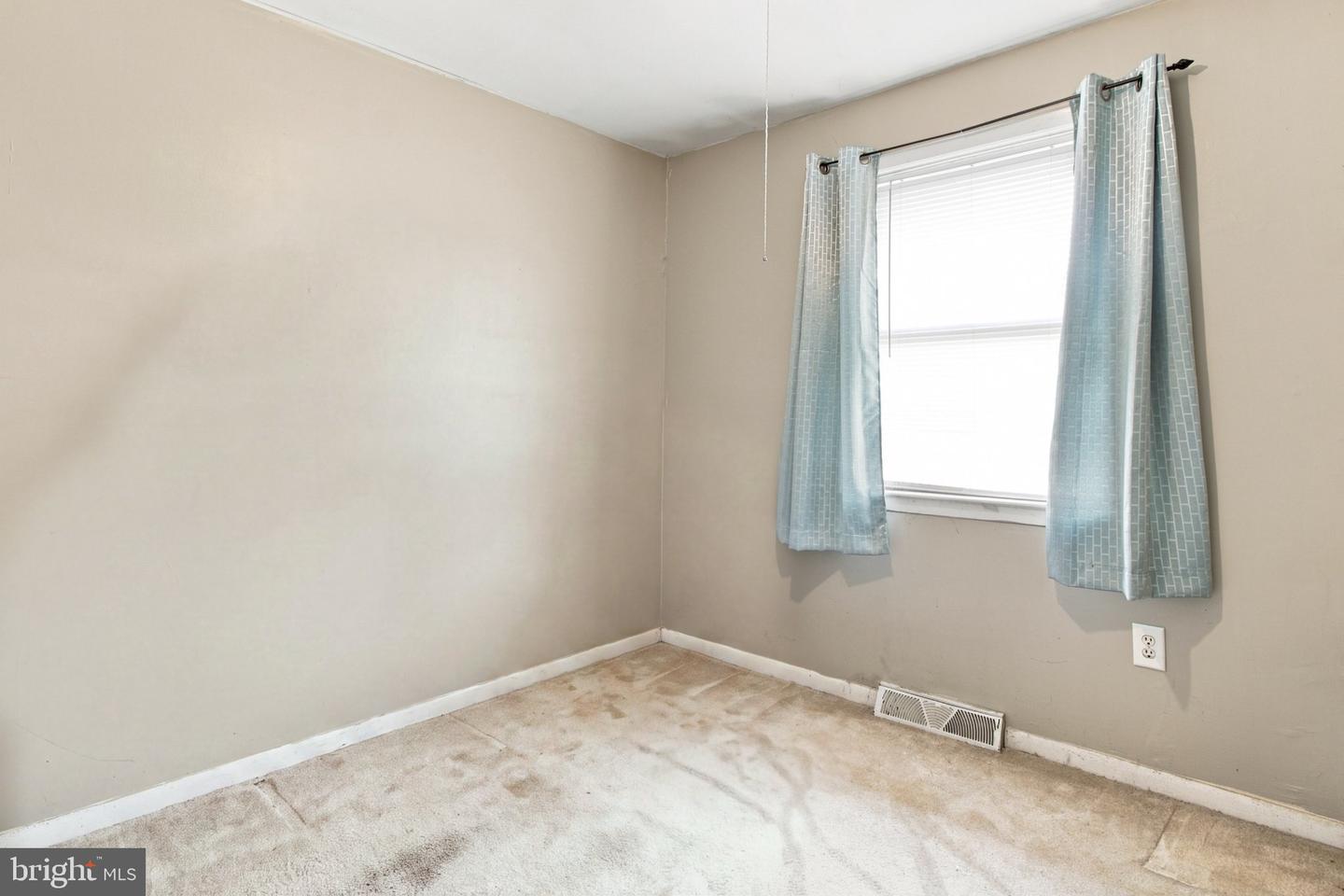 940 Hammonds Ln Property Photo 19