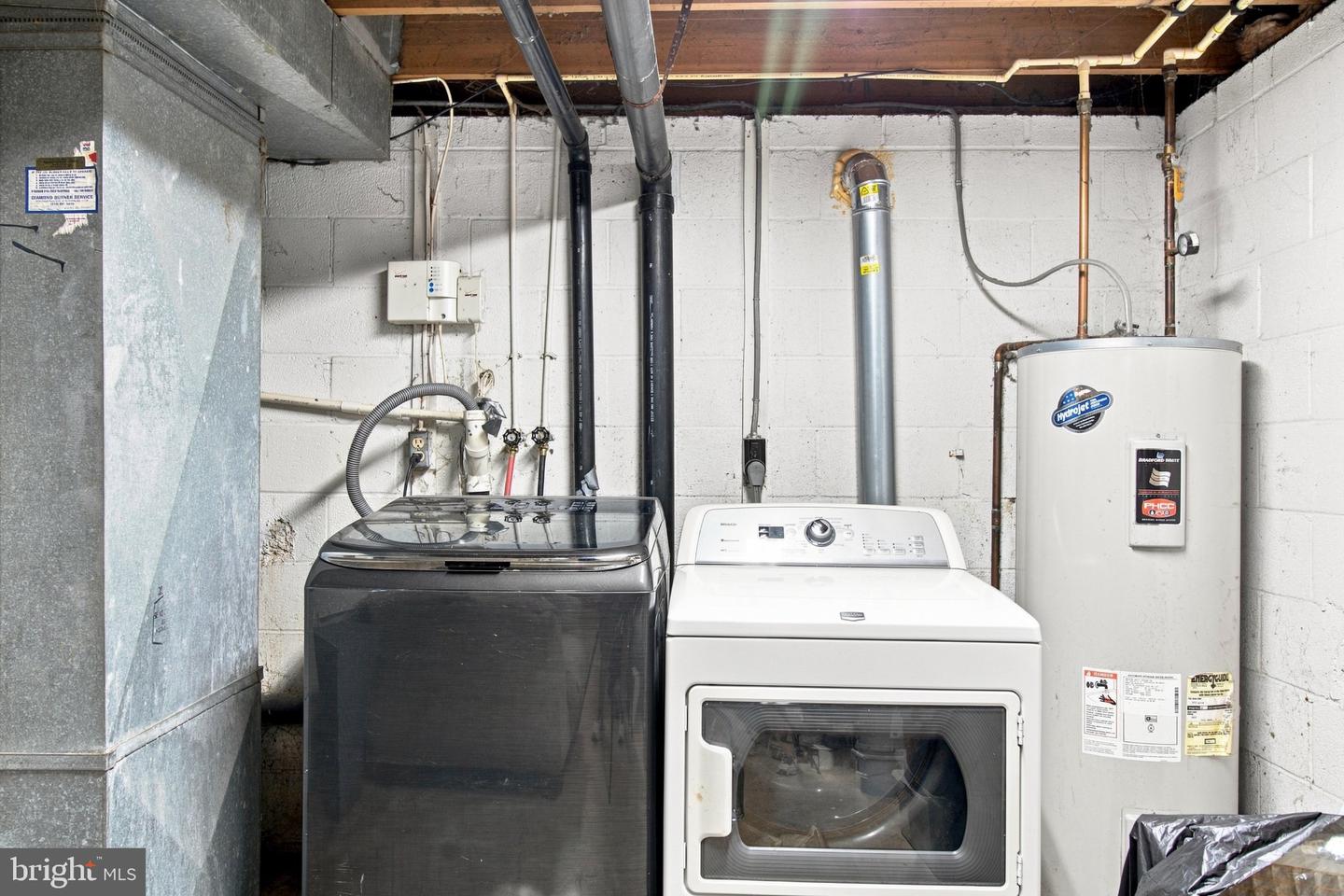 940 Hammonds Ln Property Photo 30