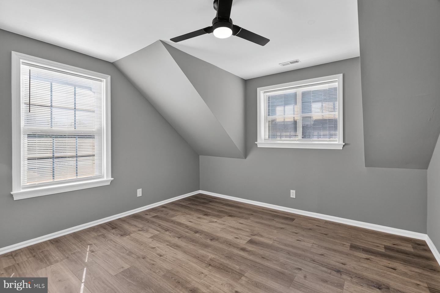 1194 Oak Ave Property Photo 28