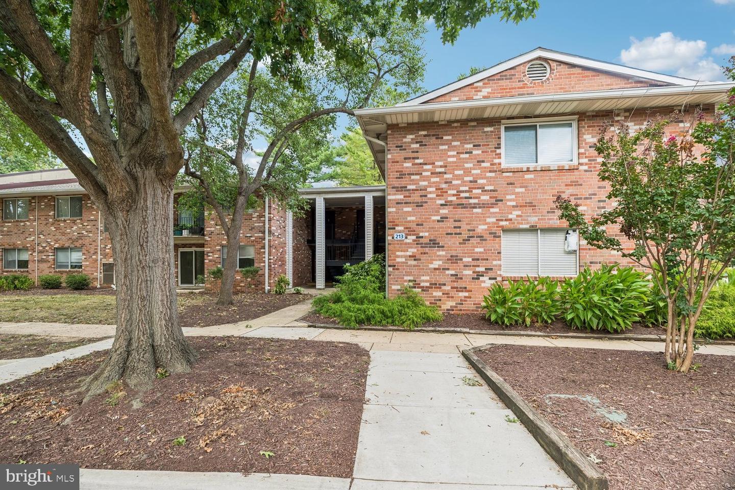 213-f Victor Pkwy #213f Property Photo 1