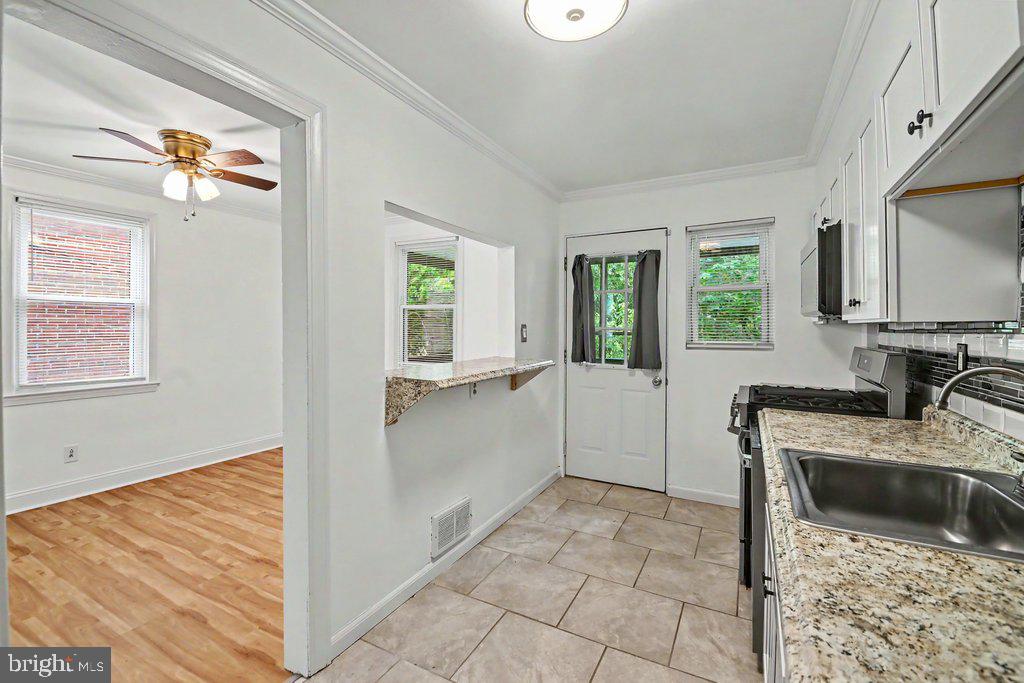 222 8th Ave Property Photo 9