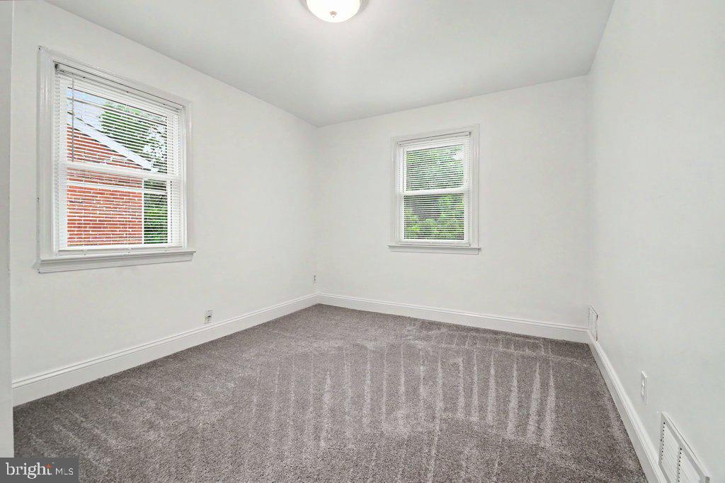 222 8th Ave Property Photo 12
