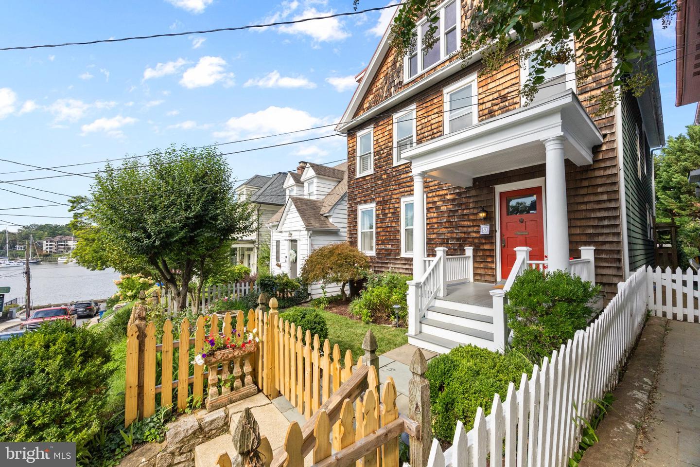 8 Revell St Property Photo 1