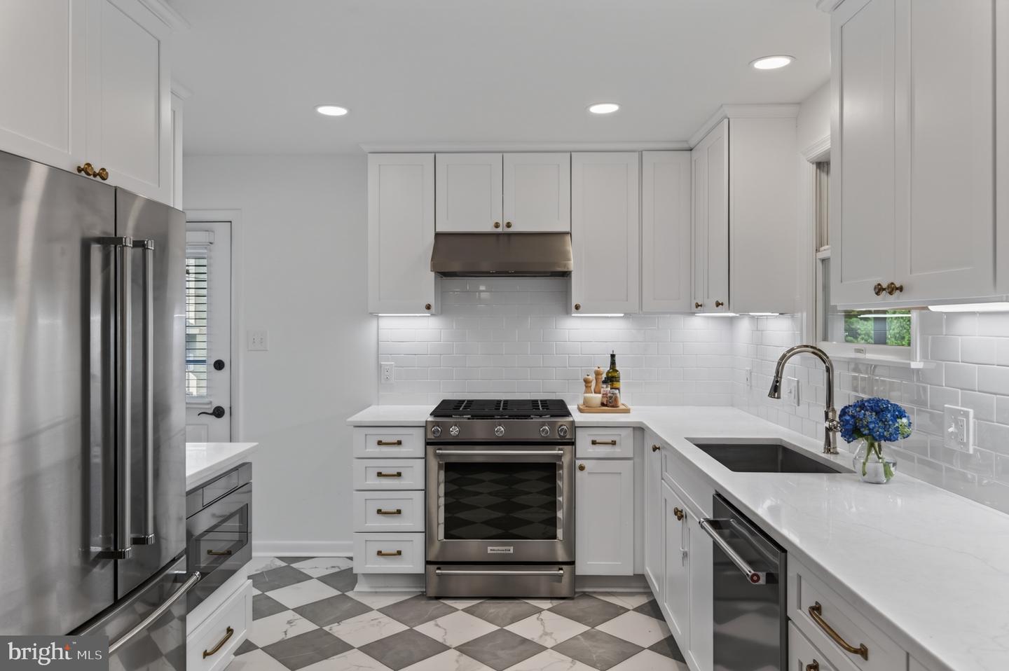 5 Bristol Cir Property Photo 17