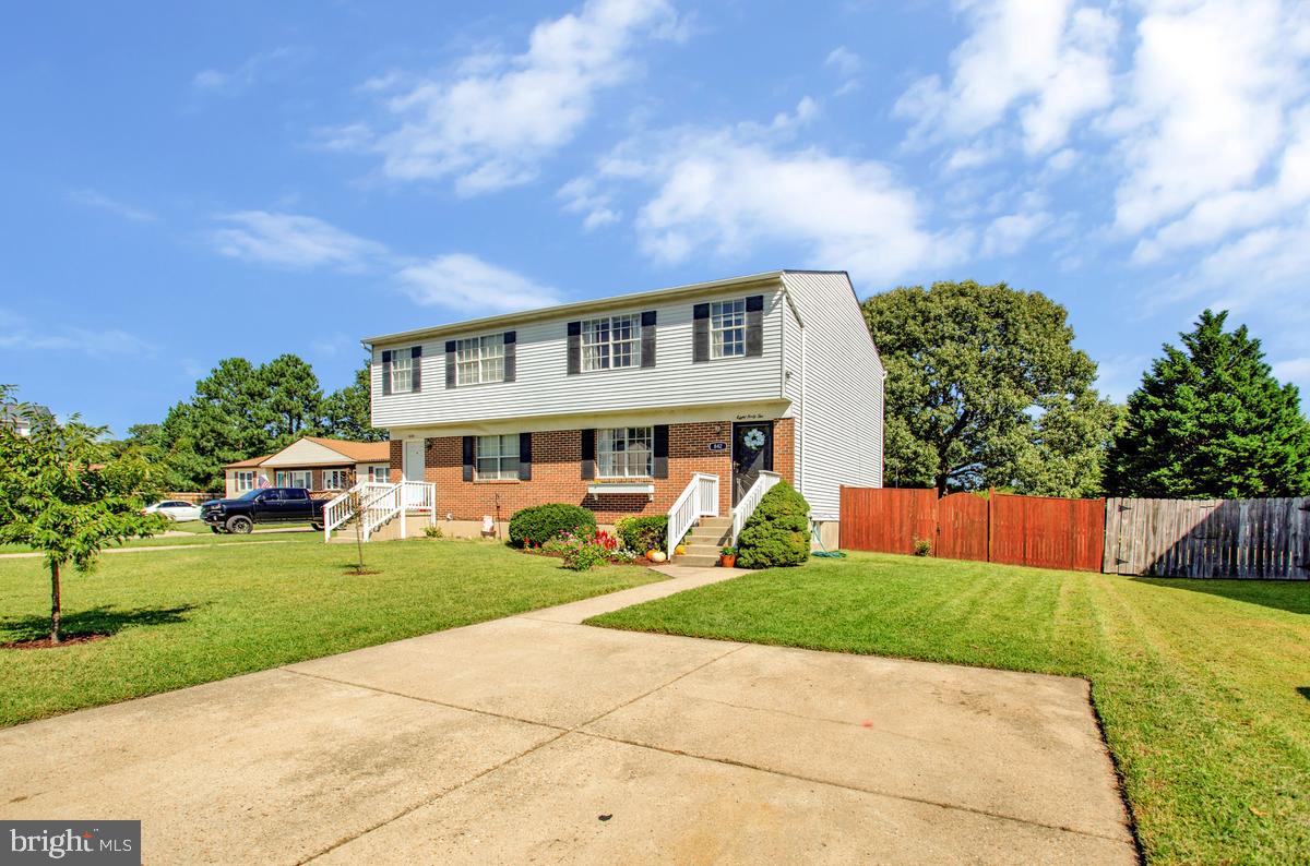 842 Turf Valley Dr Property Photo 3