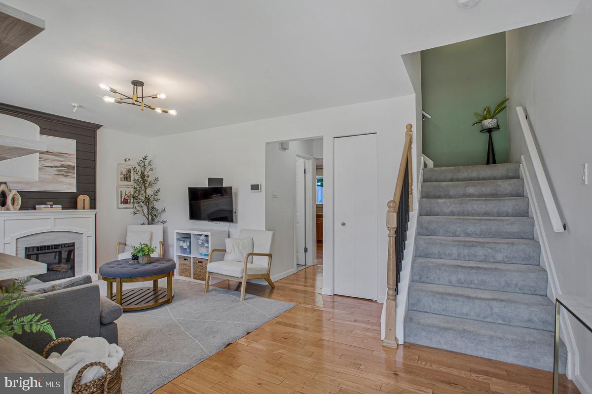 842 Turf Valley Dr Property Photo 4