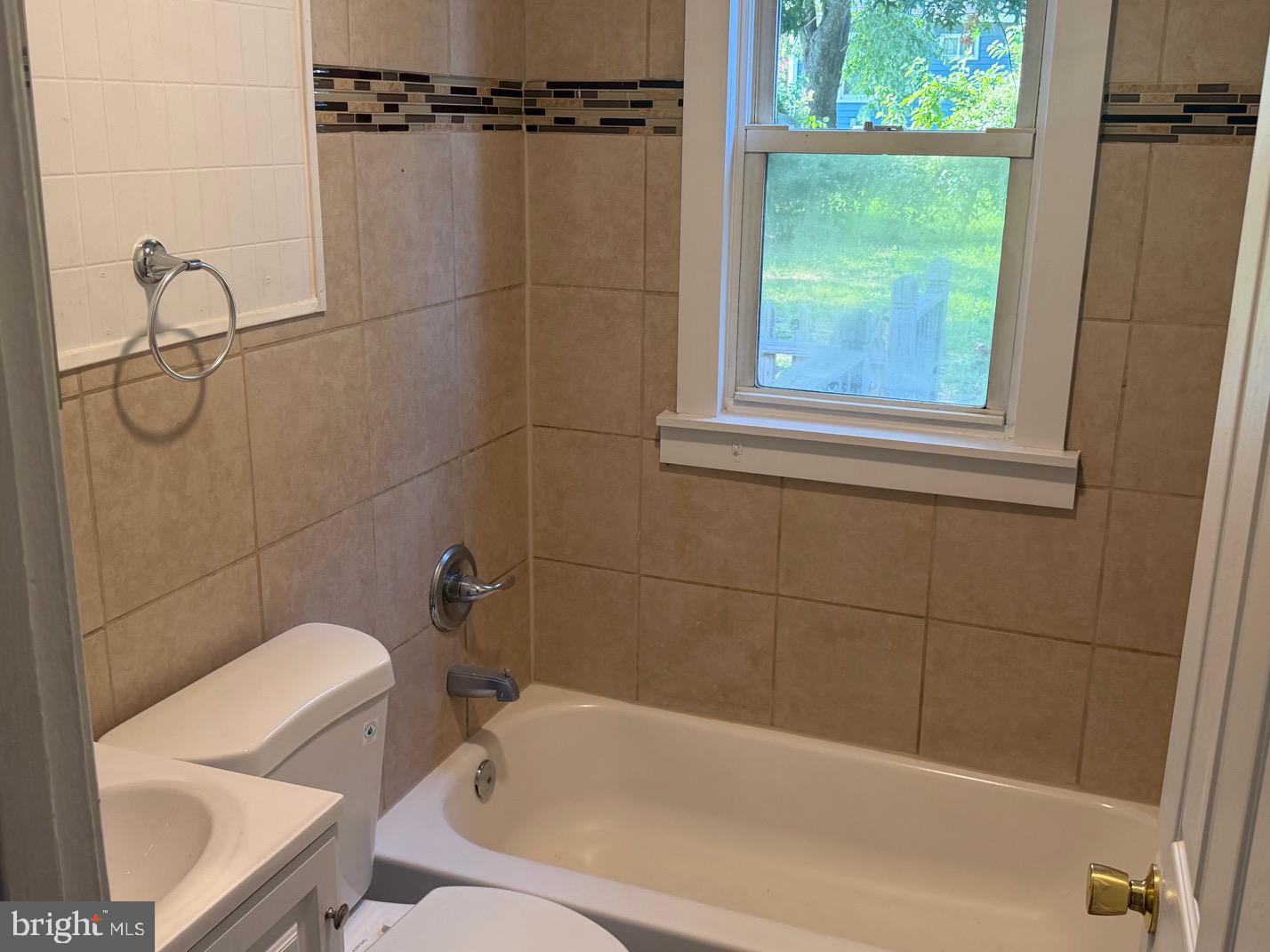 282 Stanley Ter Property Photo 4