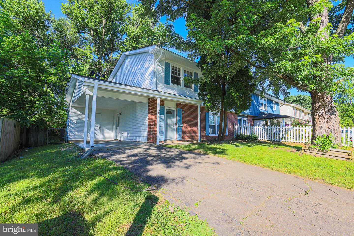 1327 Farrara Dr Property Photo 1