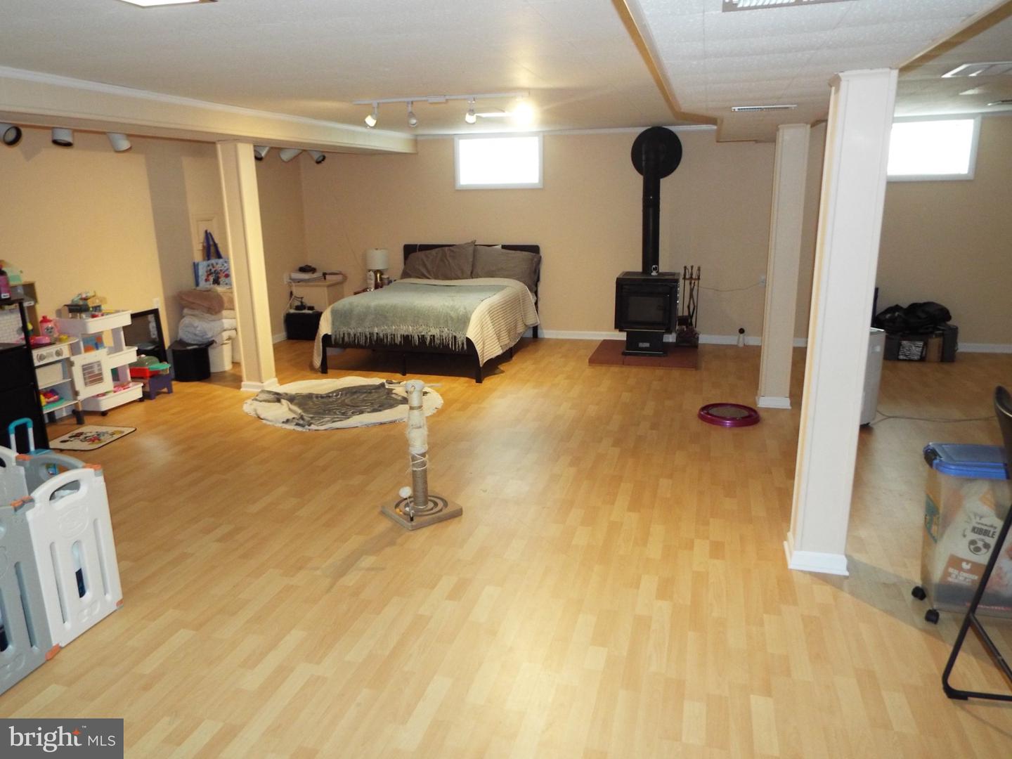 905 Wanda Rd Property Photo 12