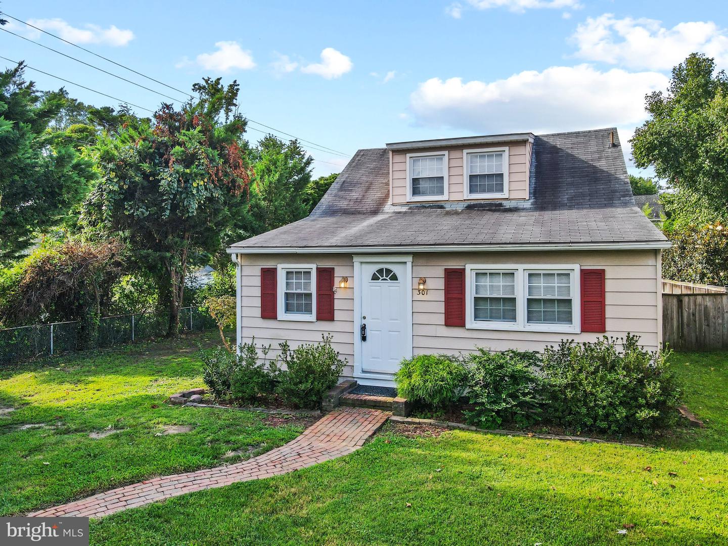 301 LAKEVIEW AVE