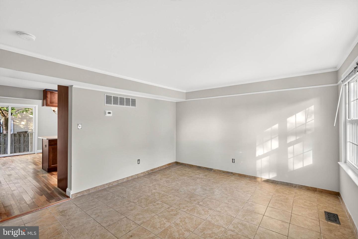 266 Chalet Cir E Property Photo 4