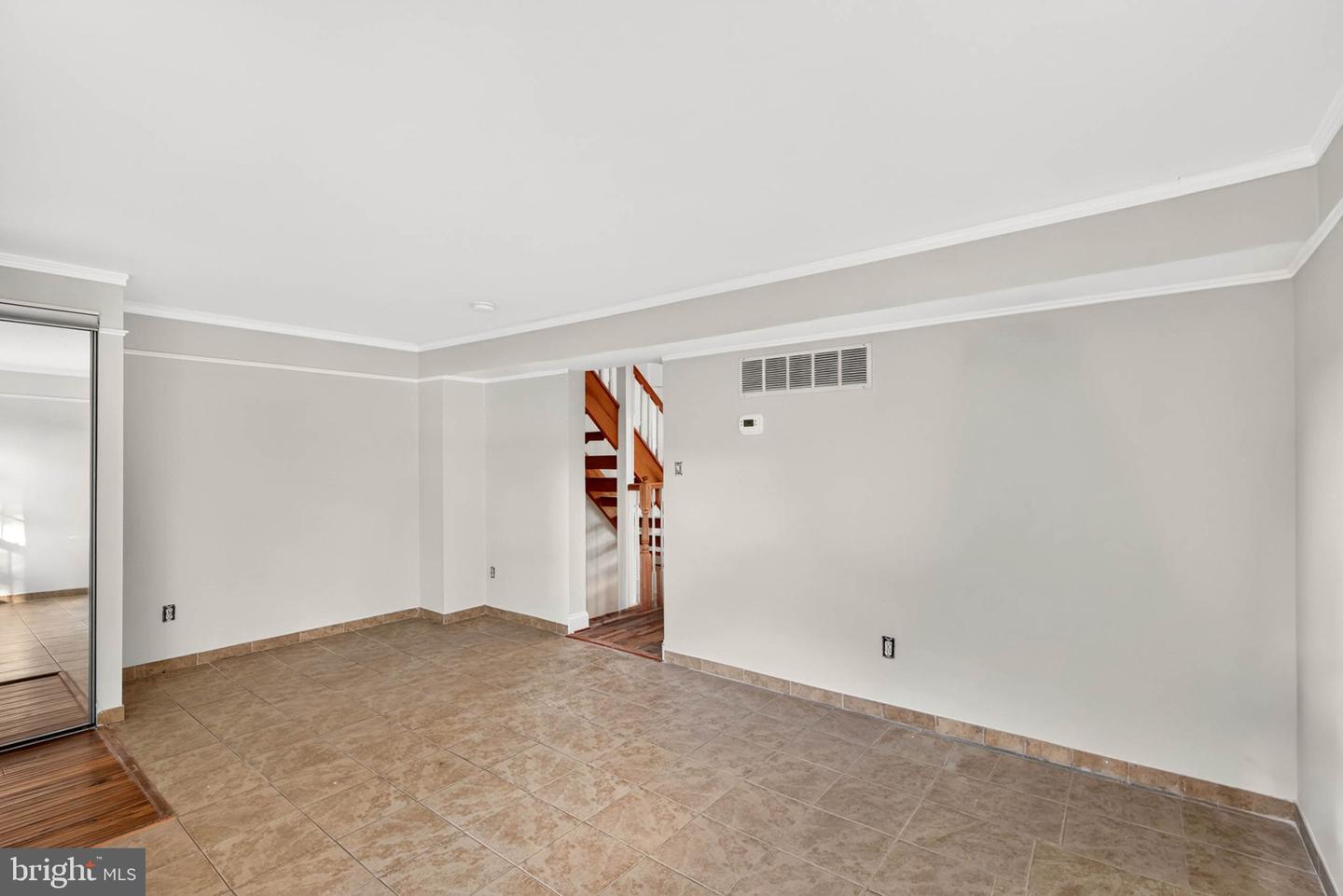 266 Chalet Cir E Property Photo 5