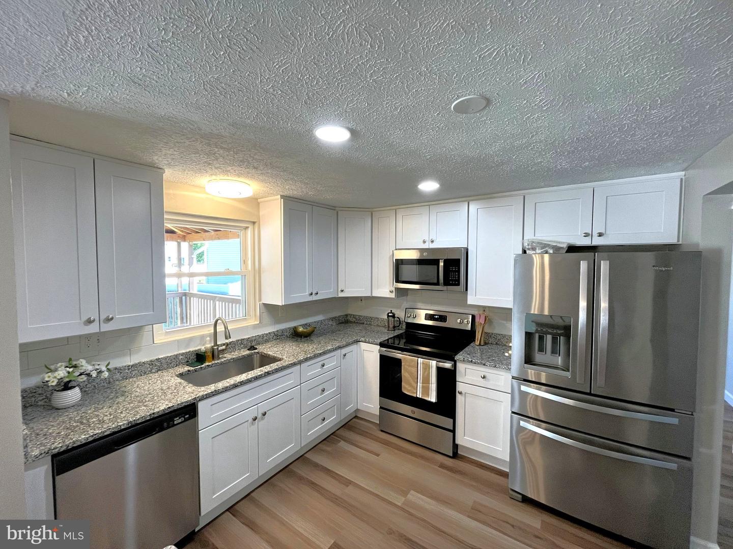 1408 Boulder Ct Property Photo 7