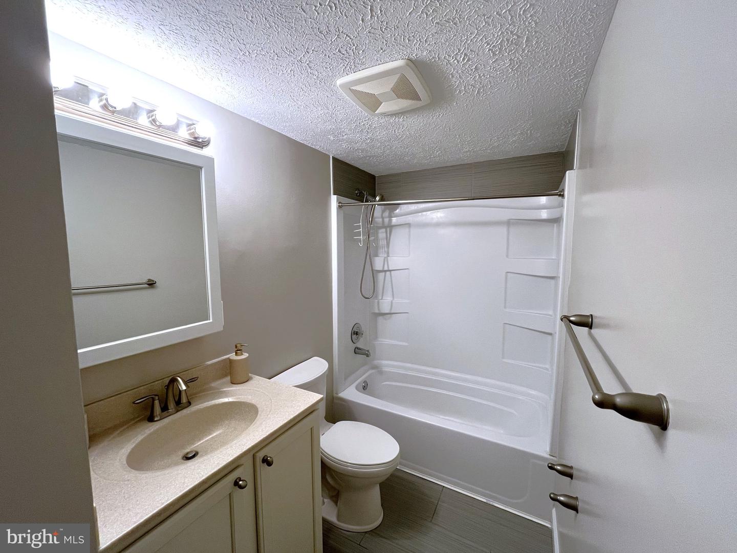 1408 Boulder Ct Property Photo 13