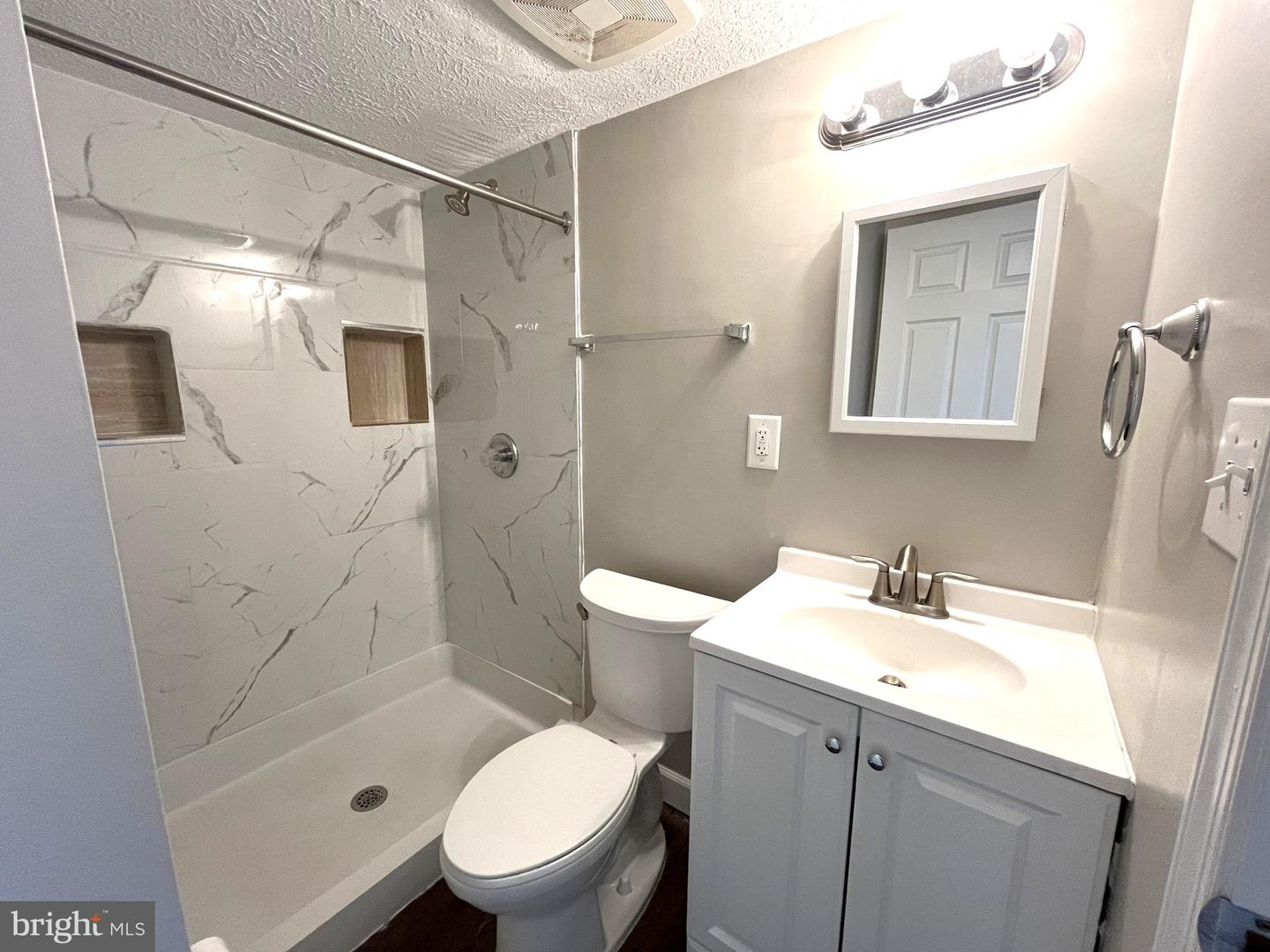 1408 Boulder Ct Property Photo 21