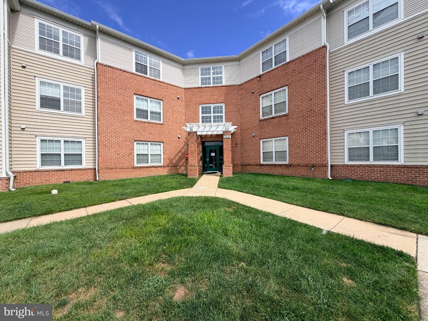 306 GATEHOUSE LN #I Property Photo 1