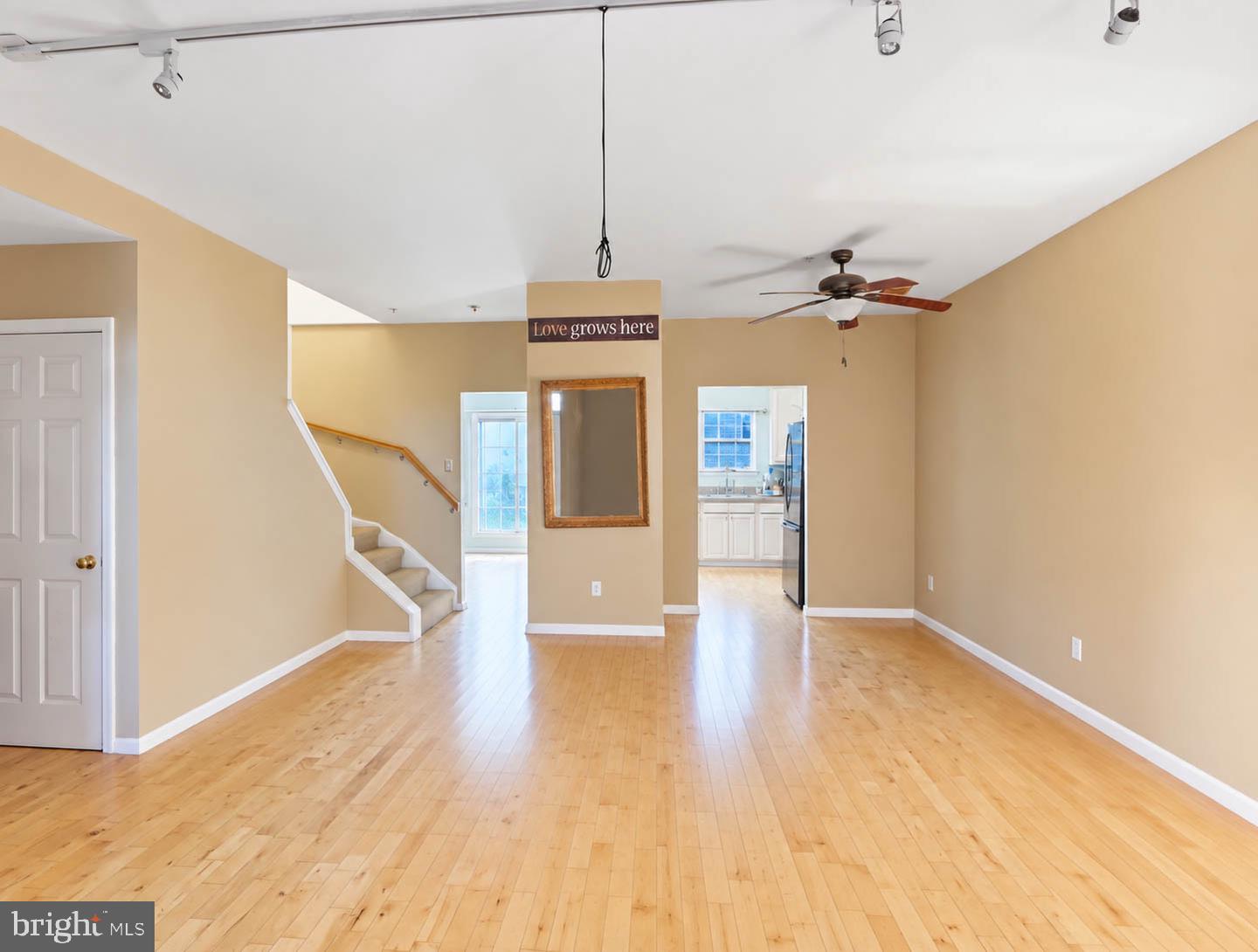 1130 Wickford Ct Property Photo 3
