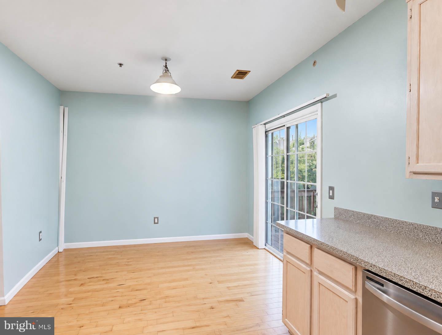 1130 Wickford Ct Property Photo 4