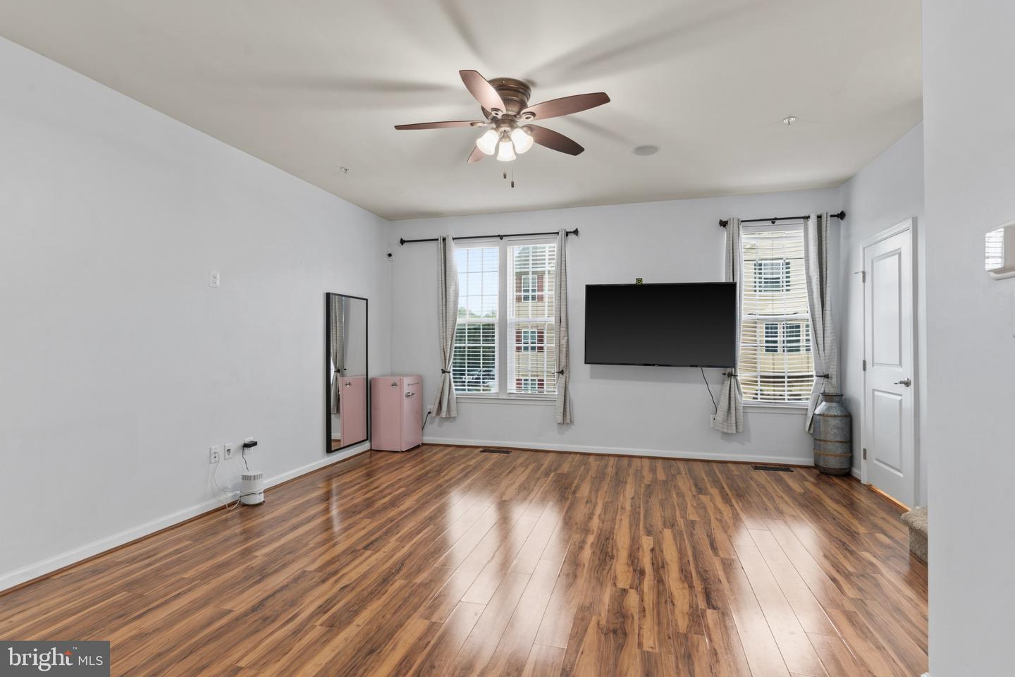 737 Olive Wood Property Photo 15