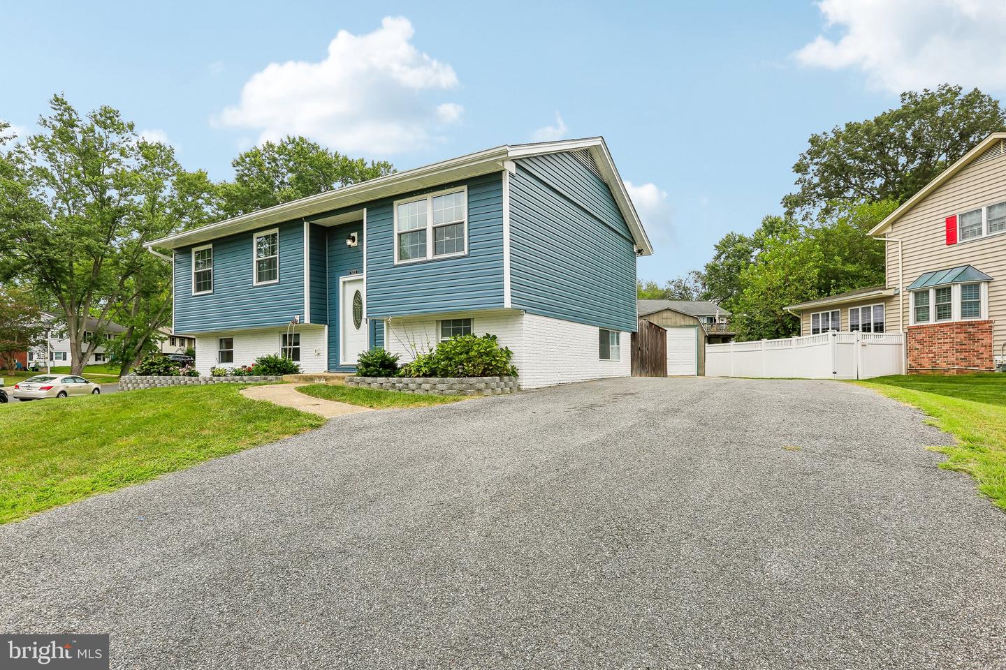 523 Chalet Dr W Property Photo 1