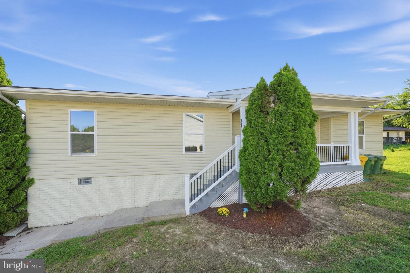 207 Elizabeth Ave Property Photo 6