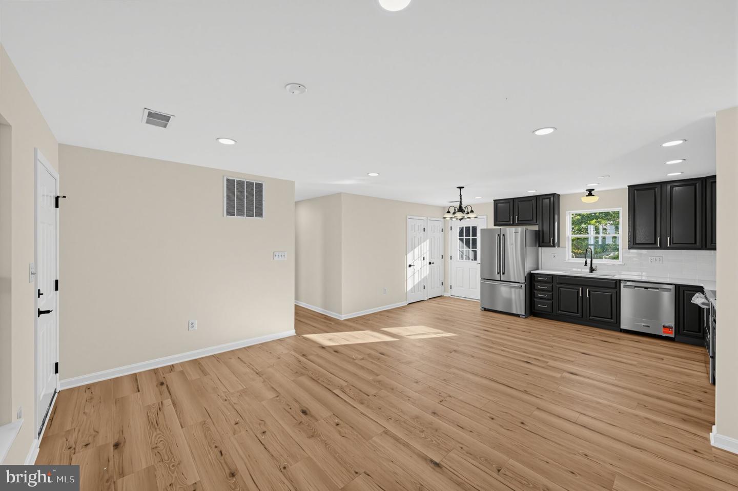 207 Elizabeth Ave Property Photo 9