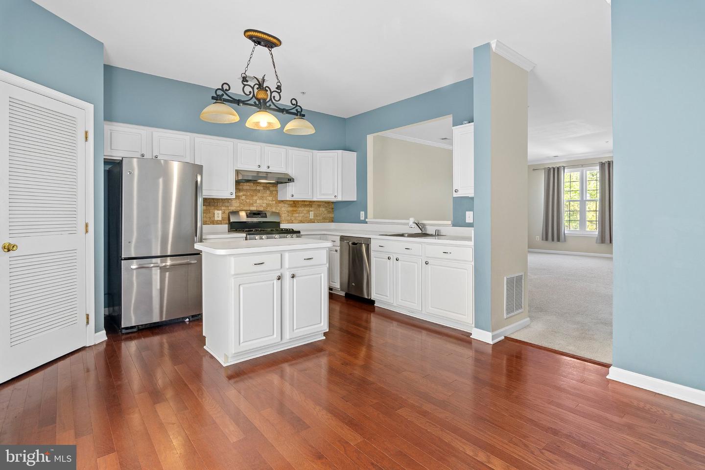 8619 Willow Leaf Ln Property Photo 8