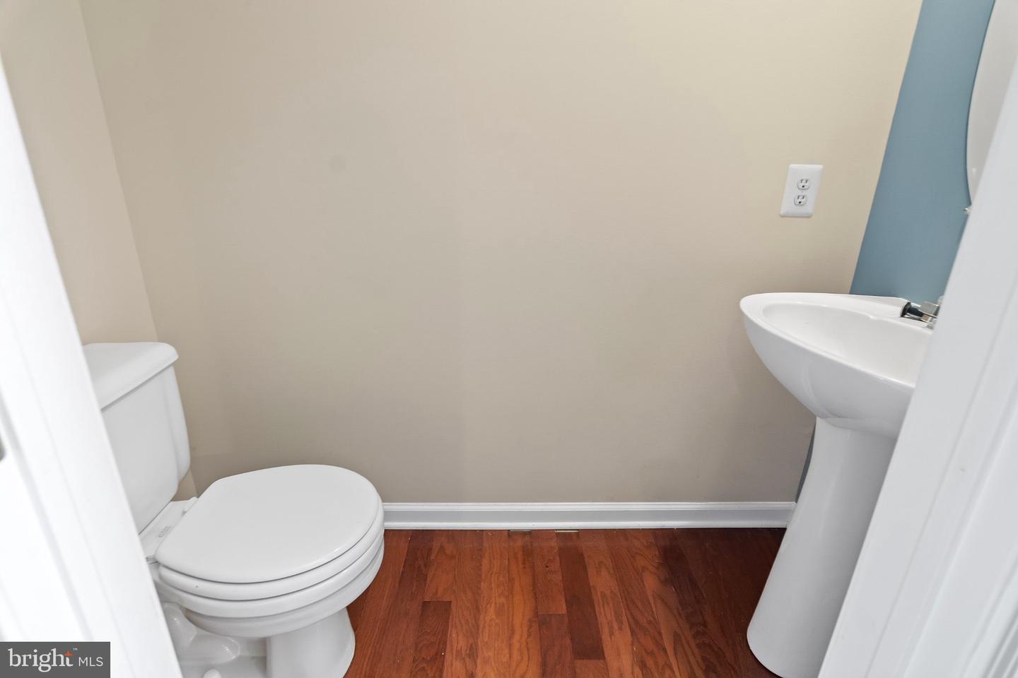8619 Willow Leaf Ln Property Photo 14