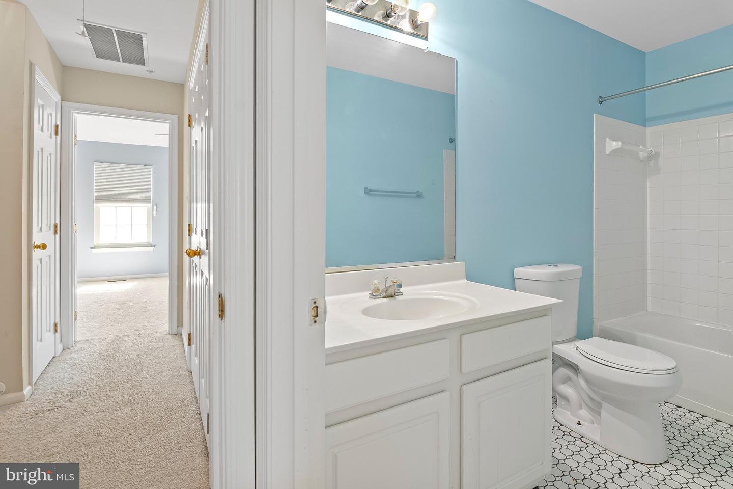 8619 Willow Leaf Ln Property Photo 25