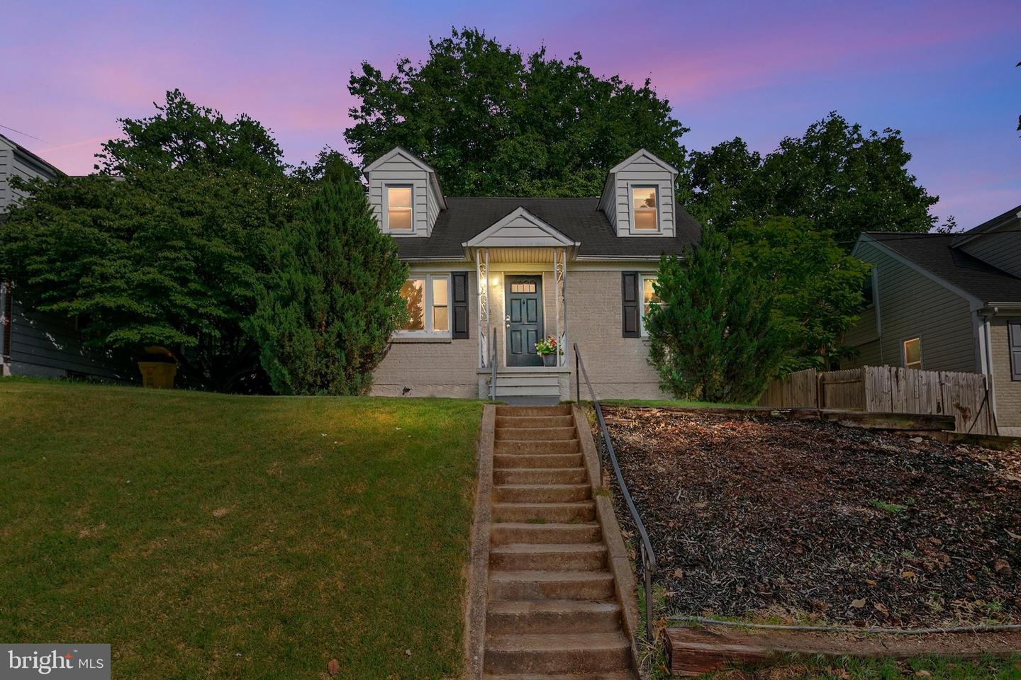 12 BIRCH AVE Property Photo 1