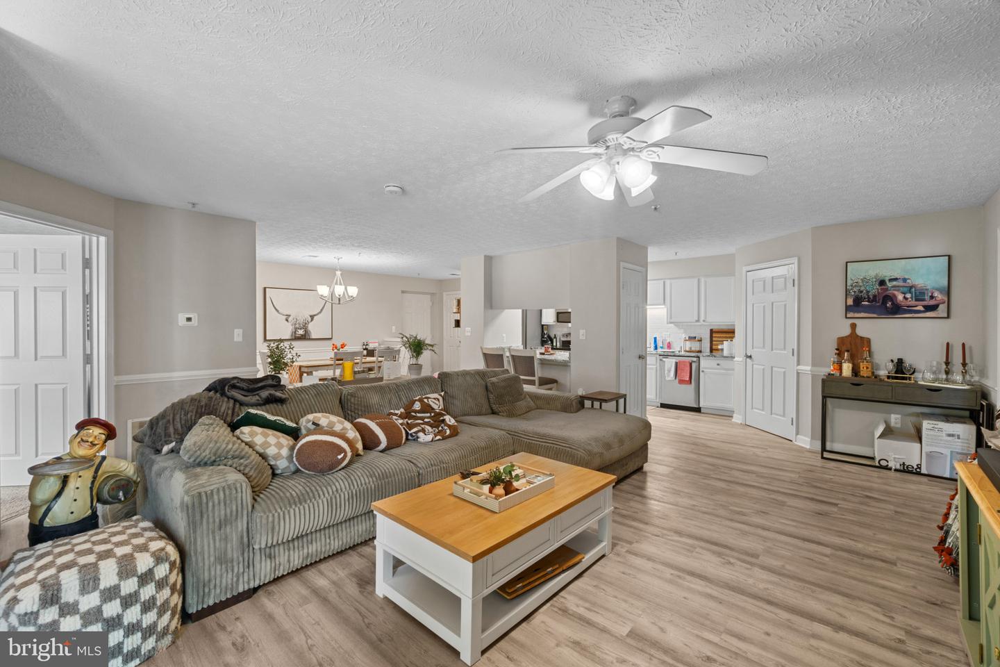 631 Admiral Dr #304 Property Photo 1