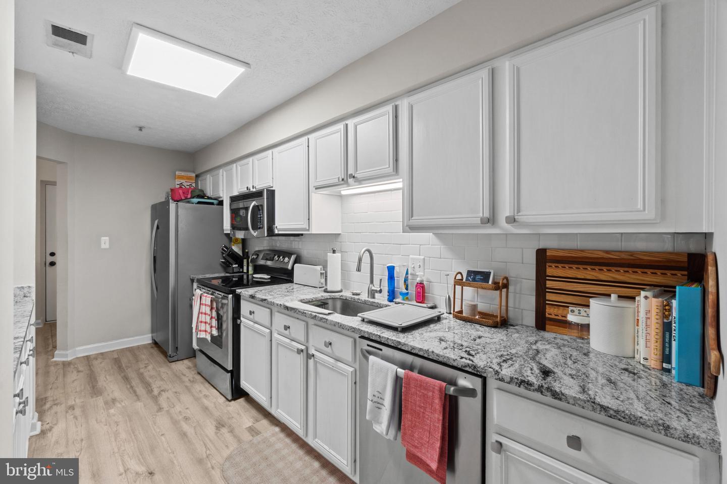631 Admiral Dr #304 Property Photo 2