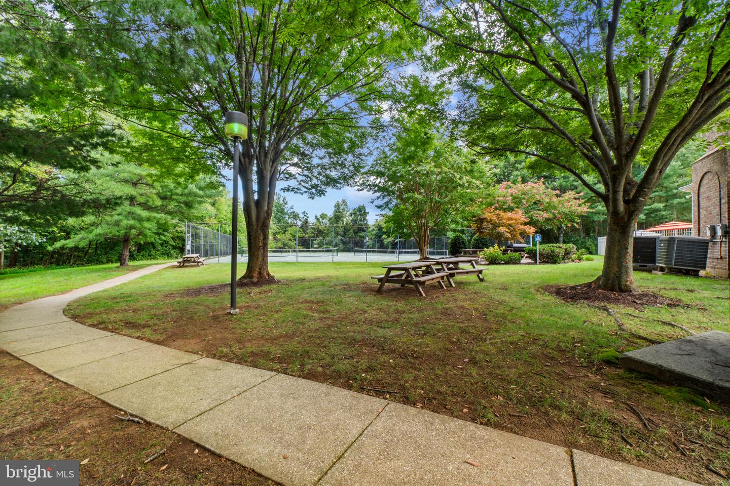 631 Admiral Dr #304 Property Photo 4