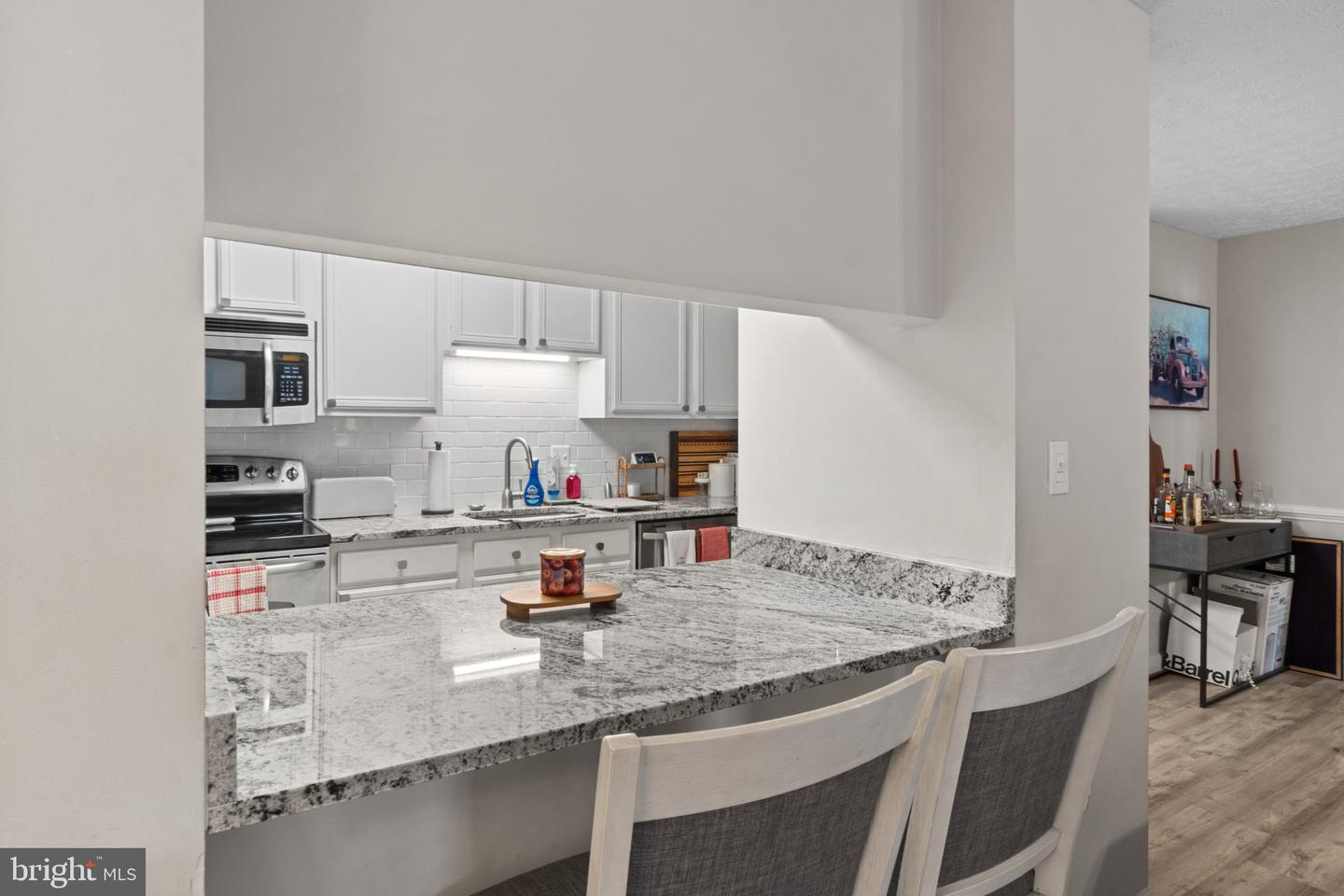 631 Admiral Dr #304 Property Photo 20