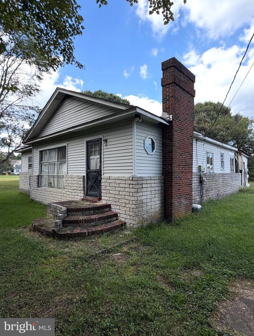 14 WHITES RD Property Photo 1