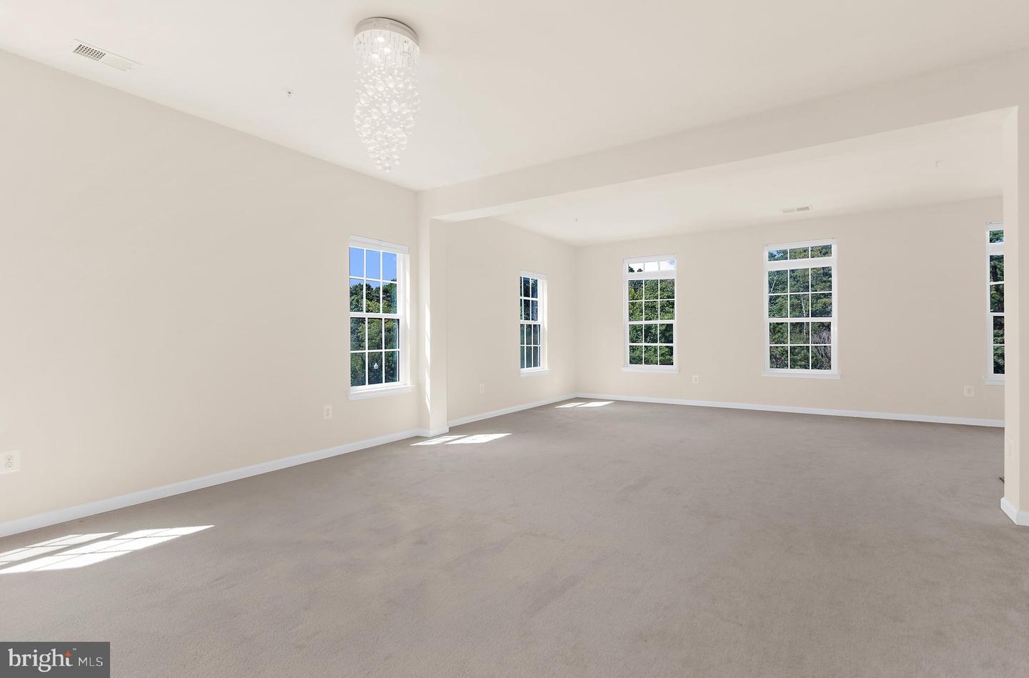 324 Chessington Dr Property Photo 10